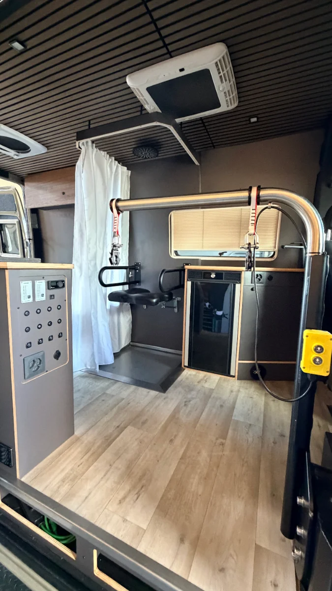 Mercedes Sprinter, rollstuhlgerechter Camperausbau
